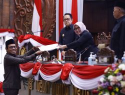 116 Anggota DPRD Jatim Resmi Pamit, Pj. Gubernur Adhy Berikan Penghormatan
