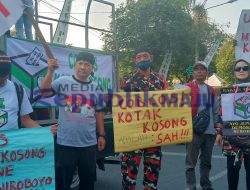 Massa Surabaya Bersatu, Suara Rakyat adalah Suara Kotak Kosong