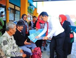 Blitar Terima Bansos dan Alat Mobilitas dari Pj. Gubernur Adhy untuk Penyandang Disabilitas