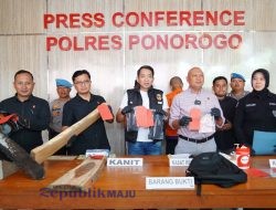 Polres Ponorogo Berhasil Ungkap Ilegal Logging, Tersangka dan Ratusan Batang Kayu Hutan Diamankan