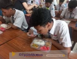 Gubernur Jatim Tinjau Program MBG Siswa SMA/SMK di Surabaya