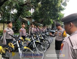 Personel Sat Samapta Polres Kediri Melakukan Pengecekan Kendaraan Bermotor Dinas