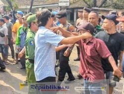 Geram Jalan Rusak Parah, Warga dan Dedengkot Aktifis Turun Jalan