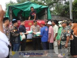 Ngabuburit, Polres Probolinggo Kota Berbagi Baksos Untuk Warga Kurang Mampu