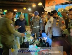 Forkopimka Kenjeran Gerebek Kafe di Jalan Tambak Wedi Pesisir, Amankan Puluhan Botol Miras