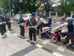 Denpom 1/5 Medan Tingkatkan Silaturahmi ke Masyarakat dengan Berbagi Takjil