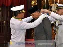 Wakasal Sematkan Tahor Bintang Jalasena Utama Kepada Menhan dan Kepala BIN