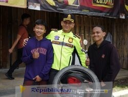 Polres Ponorogo Respon Cepat Bantu Pemudik yang Mengalami Kendala di Jalan