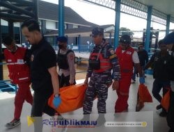 Prajurit TNI AL Sigap Evakuasi Dua Jenazah ABK TB Marina Korban Laka Laut