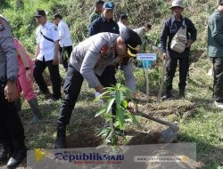 Peduli Lingkungan, Polres Blitar Kota Bersama Forkopimda Tanam Pohon di Area Bekas Tambang