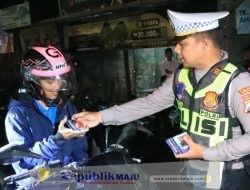 Tidak Hanya Razia, Polres Bangkalan Beri Hadiah Bagi Pengendara Motor Taat Berlalu Lintas