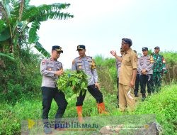Gelorakan Swasembada Pangan, Kapolres Ngawi Beri Motivasi Petani Edamame