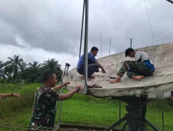 Anggota Lanud Harry Hadisoemantri Cat Ulang VSAT yang Tak Terpakai