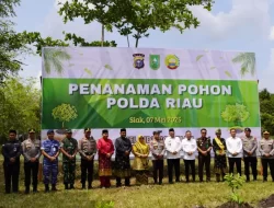 Lanud Roesmin Nurjadin Saksikan Gerakan Tanam 1.000 Pohon di Siak