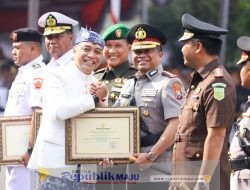 Kapolrestabes Surabaya Terima Penghargaan di HJKS ke-732 Wujud Dedikasi Jogo Suroboyo