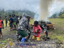 Bersama Rakyat Sampai Akhir: TNI Hadiri Tradisi Bakar Batu, Bukti Cinta di Tanah Papua
