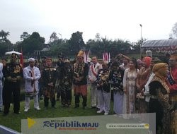 Maharaja Kutai Mulawarman Menghadiri Upacara Suci Adat Kirab Tumpeng Agung Nusantara Gotong Royong di Candi Penataran Blitar