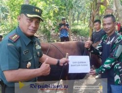 Kasad Serahkan Bantuan Satu Ekor Sapi Kurban untuk Warga Desa Sagara