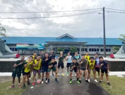 Danlanud Yohanis Kapiyau Gelorakan Semangat Olahraga Sore dengan Sepakbola