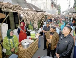Lestarikan Kearifan Lokal, Warga Kota Malang Gelar Festival Genitri Tempo Doeloe