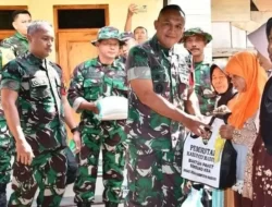 Danrem 081/Dhirotsaha Jaya Salurkan Bantuan Sembako di Lokasi TMMD ke-125