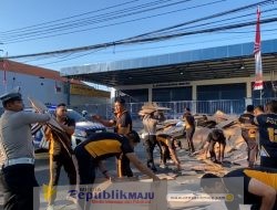 Satlantas Pasuruan Evakuasi Cepat Kecelakaan Pick-up di Bangil