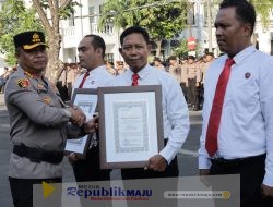 Kapolrestabes Surabaya Berikan Penghargaan Tim Ungkap Curanmor yang Tewaskan Gadis Remaja
