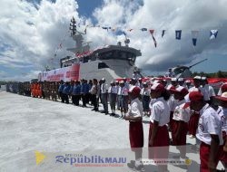 KRI Matabongsang-873 Dukung Upacara HUT ke-80 Kemerdekaan RI di Pulau Mbromsi