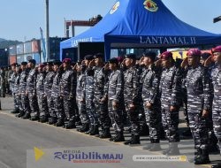 Prajurit Yonmarhanlan II Padang Kawal dan Sambut Kedatangan KRI Bima Suci