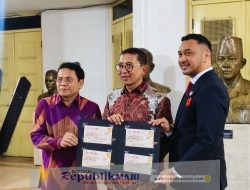 Rayakan HUT Kemerdekaan RI, Kemenbud Luncurkan Prangko Pendiri Bangsa