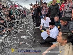 Ratusan Mahasiswa Lakukan Aksi Demo di DPRD Jatim, Usung 30 Tuntuan